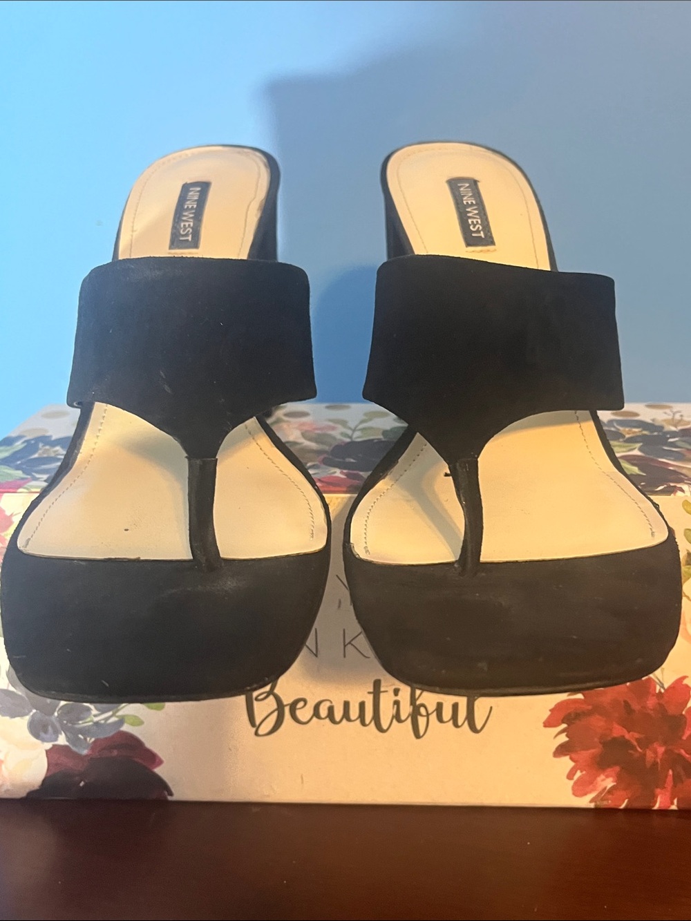 Nine West Black Suede Thong Block Heel Sandals, Size 11 - Picture 4 of 6